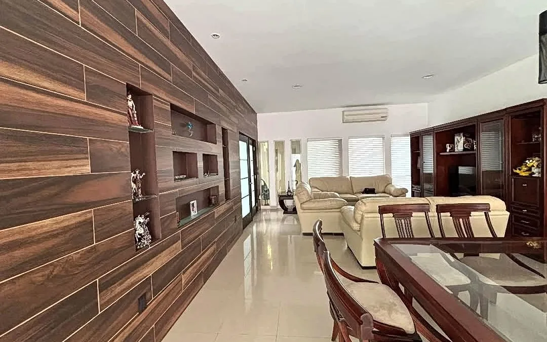 Residencia moderna con spa y cava en Altavista — foto 8 de 17