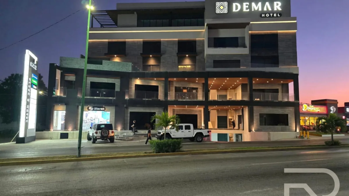 Locales comerciales en plaza de mar